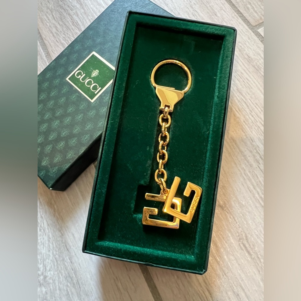 GUCCI Keychain G Mark Gold Hardware
Auth NEW IN BOX T17131